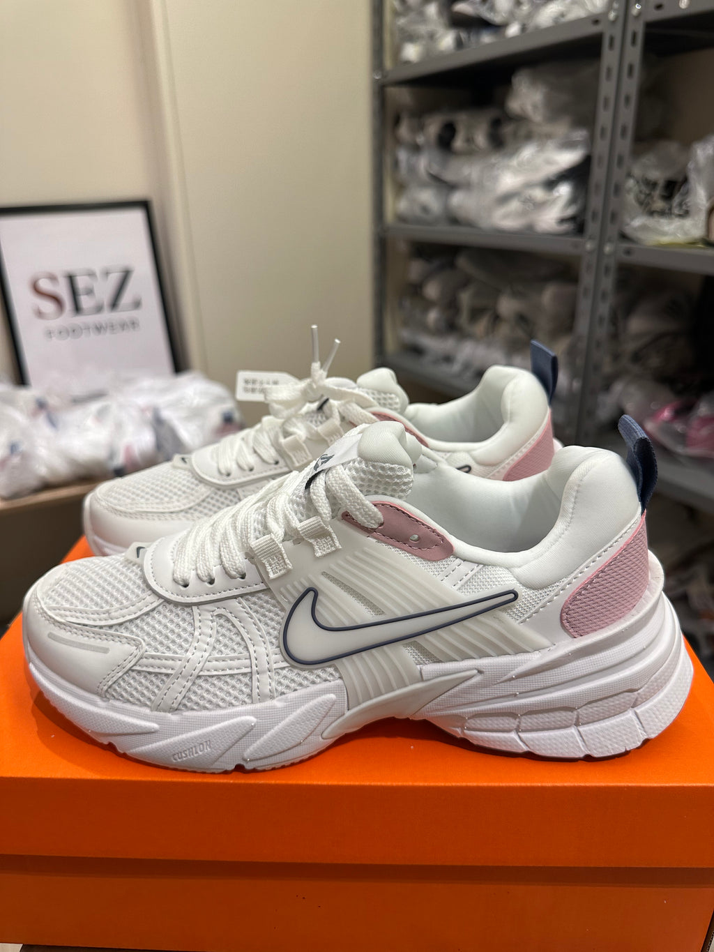 Nike v2k. White&pink