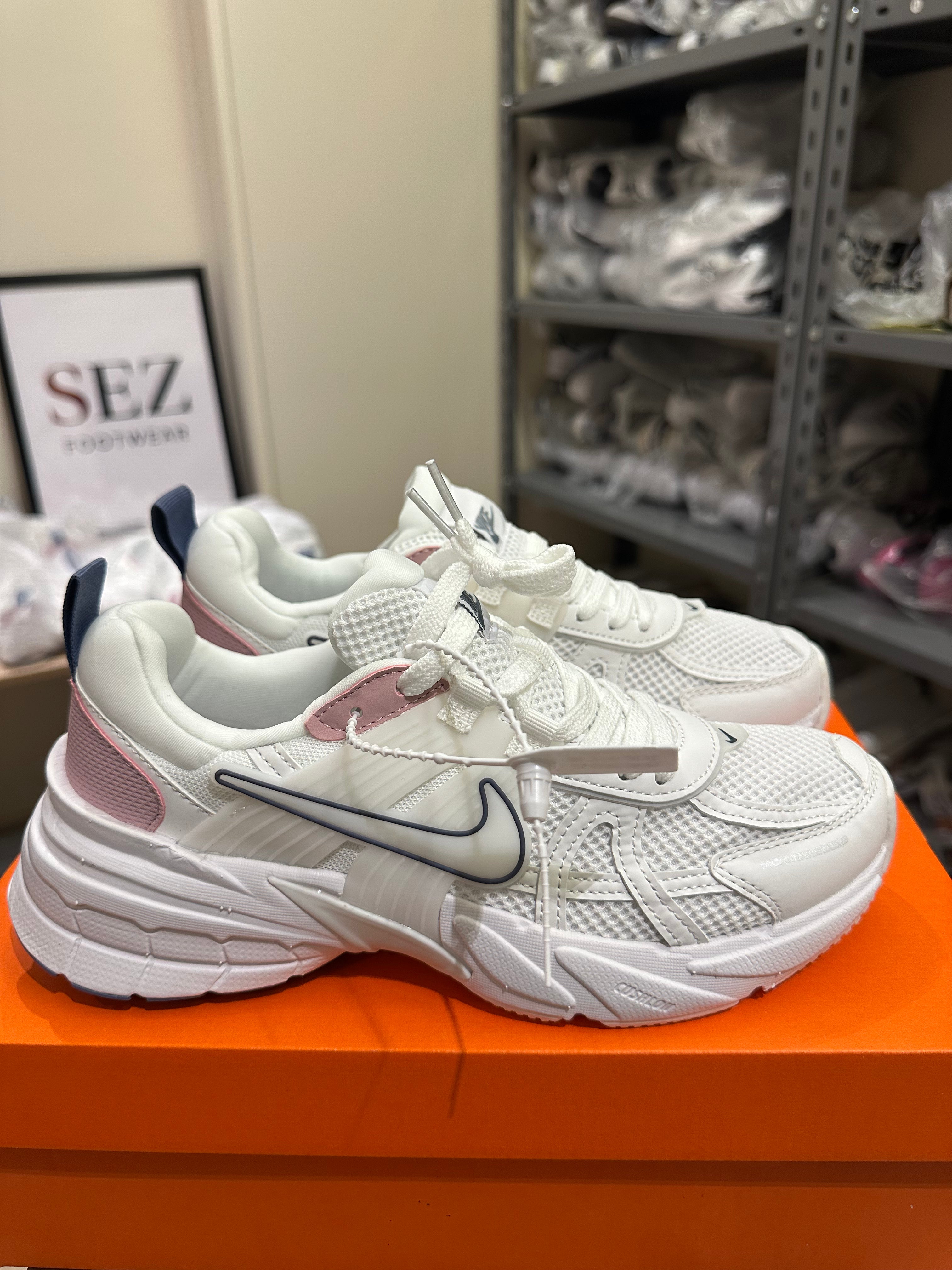 Nike v2k. White&pink