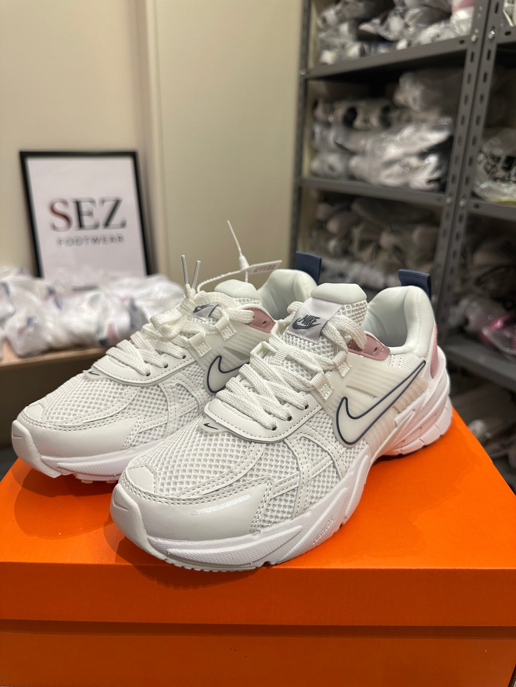 Nike v2k. White&pink